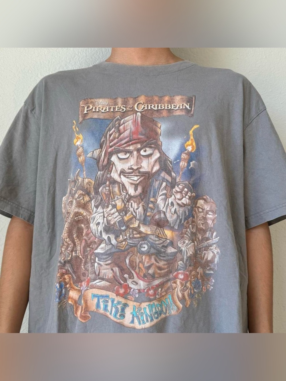 Vintage 2000s Disney Pirates of the Caribbean Gray Graphic Tee Shirt Y2K